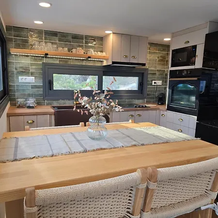 Lagom Retreat - Askos